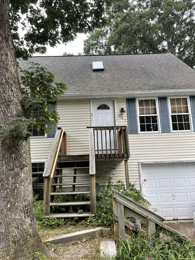 183 Hunt Ave, South Kingstown, RI 02879