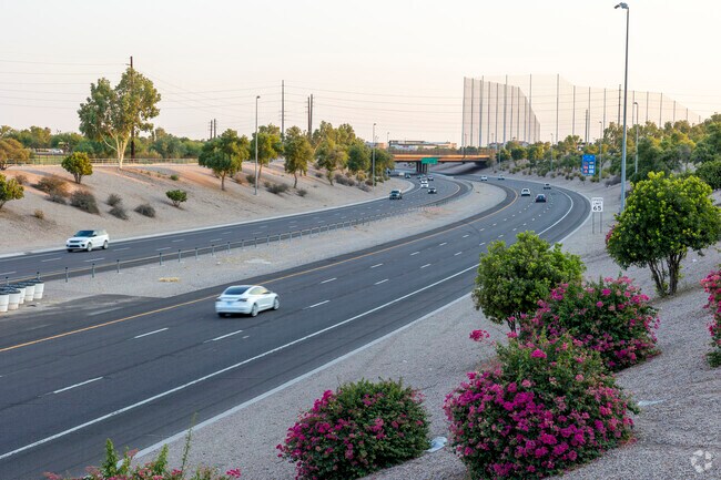 The 202 freeway offers Lyon’s Gate residents quick access to the rest of the Phoenix area.