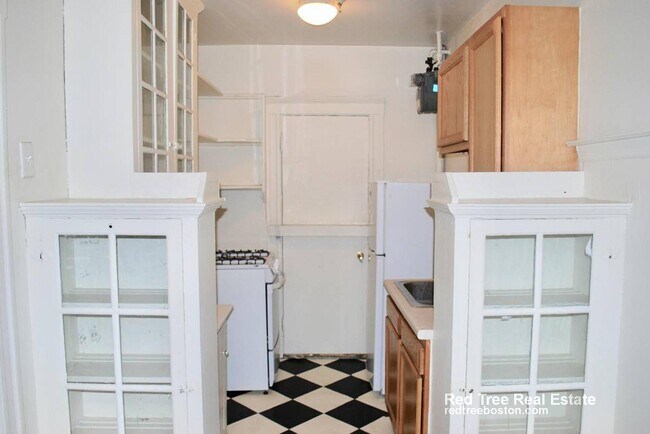 1160 Boylston St unit 3, Boston College, MA 02467 - photo 5