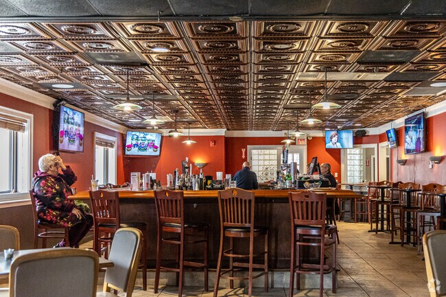 Roma Restaurant in Salem Street offers Italian Cuisine and a bar.