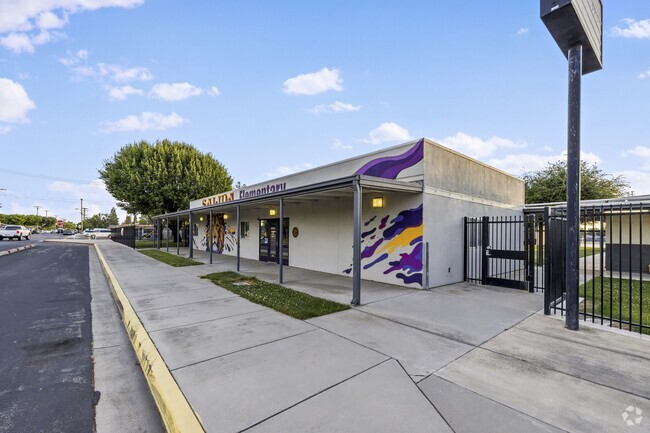 Salida Elementary School in Salida, Ca offers classes across several buildings.