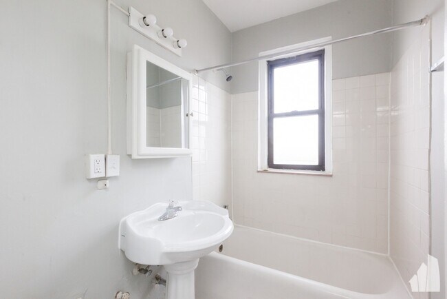 3831 N Fremont St unit 309, Chicago, IL 60613 - photo 5