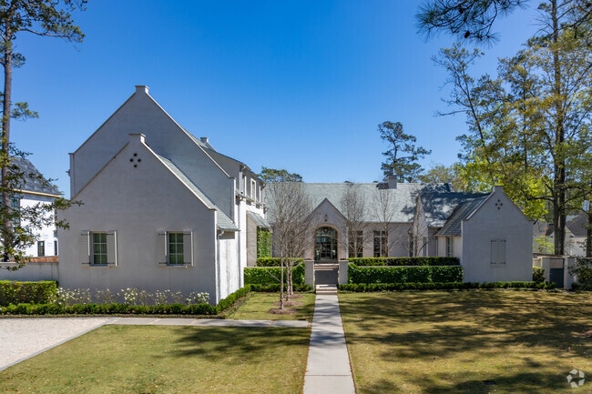 Hunters Creek Village homes often feature courtyards with patio seating.