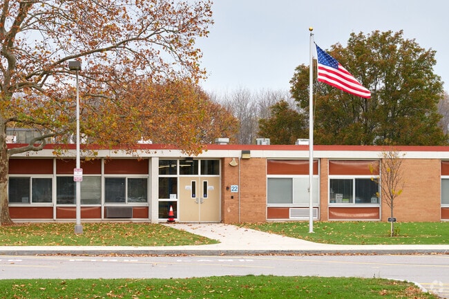 William C Munn School serves 344 students in grades Prekindergarten-5.