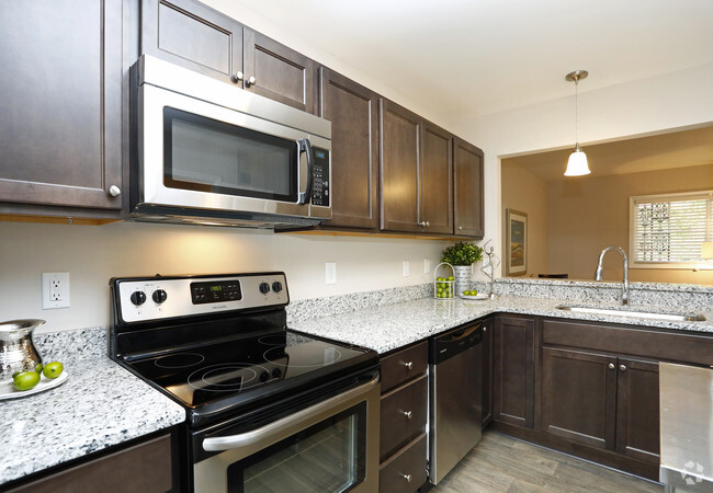 Pine Floorplan 2BR, 1BA - 840sf Forest Pointe 4- Kitchen