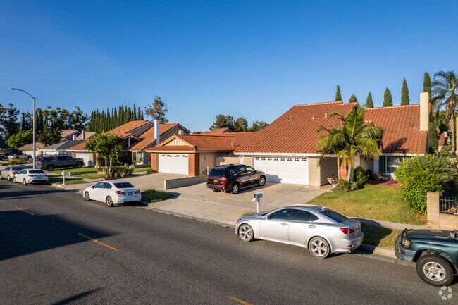 You can find a combination of single or split-level homes in Shadow Run.