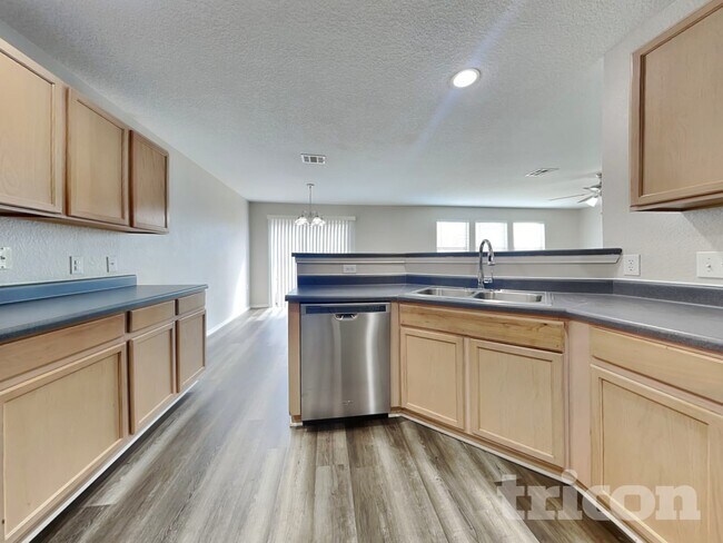 5617 Victory Gallop Dr, Del Valle, TX 78617 - photo 6