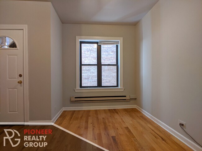 3732 N Pine Grove Ave unit 3720.5-W2, Chicago, IL 60613 - photo 7
