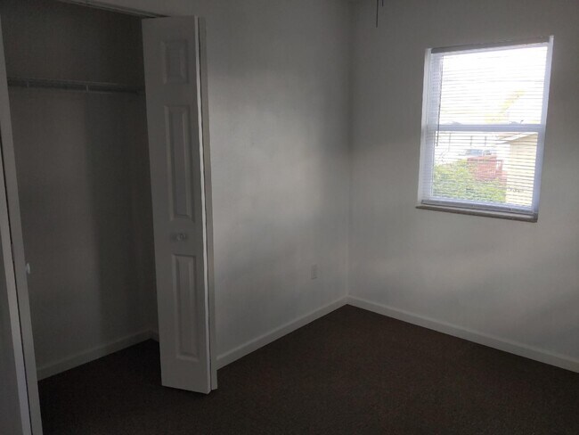 441 2nd Avenue D unit B&C, Silvis, IL 61282 - photo 3