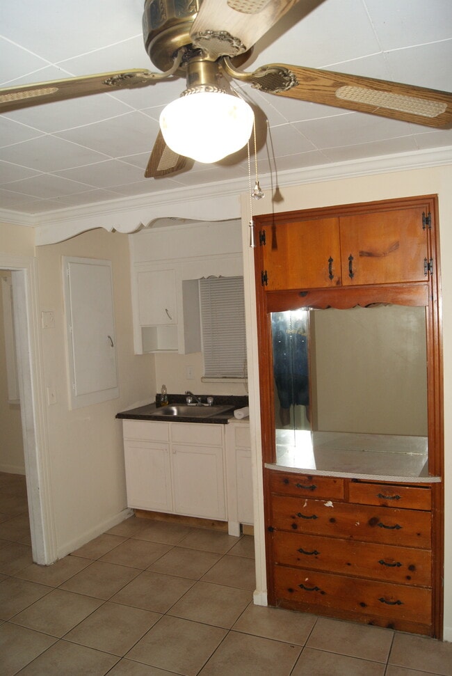 1941 Pierce St unit Cute 2 BR House Holl, Hollywood, FL 33020 - photo 6