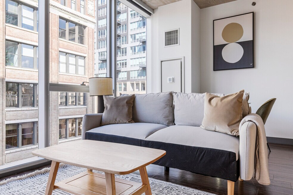 601 W Jackson Blvd unit FL6-ID1387, Chicago, IL 60661 - photo 1