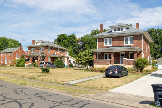 American Foursquare homes can be found all over Roanoke and many examples are in Preston Park.
