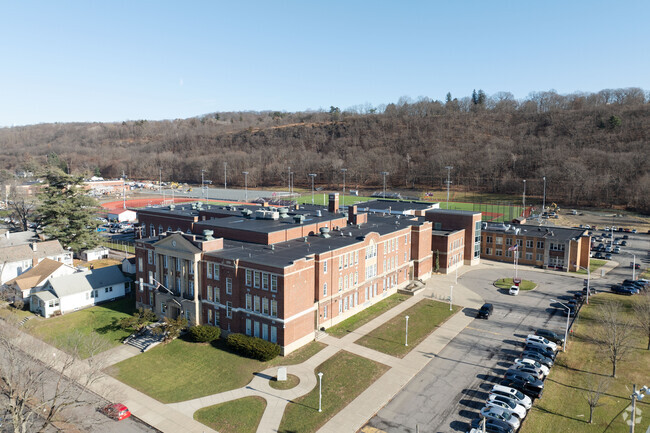 Knickerbacker Middle School is located in Troy, NY.