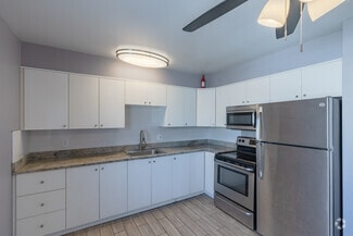 3272 Greenfield Rd, Royal Oak, MI 48073