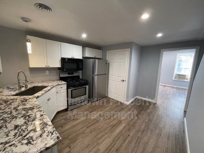 1152 Market St unit 1152 Apt 2, Harrisburg, PA 17103 - photo 3