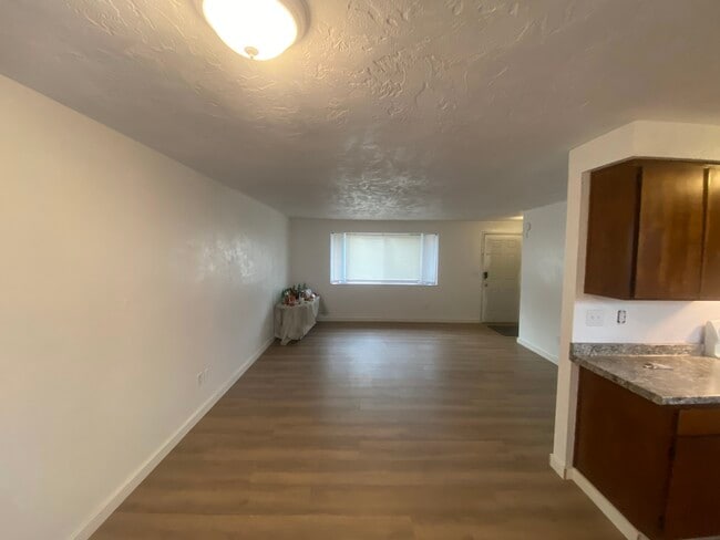 880 N Cloverleaf Loop, Springfield, OR 97477 - photo 5