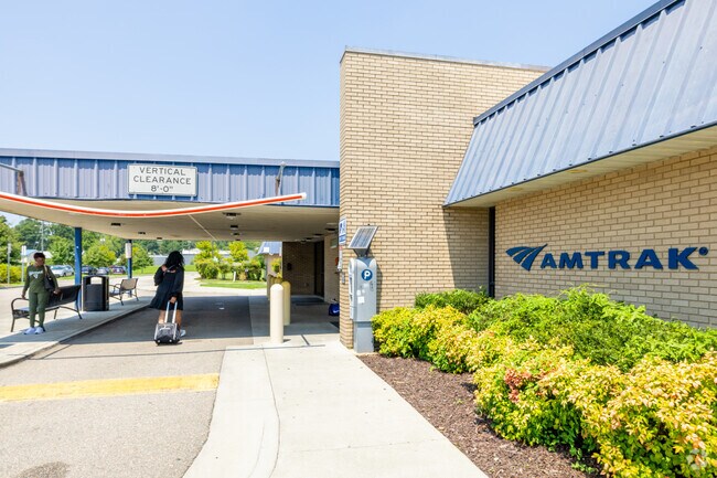 Staples Mill Station connects Dumbarton residents to East Coast destinations.