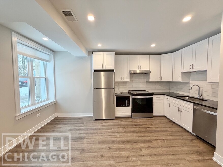 1705 W Lunt Ave unit S, Chicago, IL 60626 - photo 1