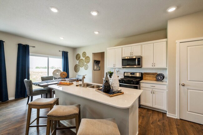 14505 Ironwood Ct unit 36202338, Urbandale, IA 50111 - photo 4