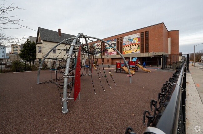 Cantebury Street School has 295 students in grades PK, K-6.