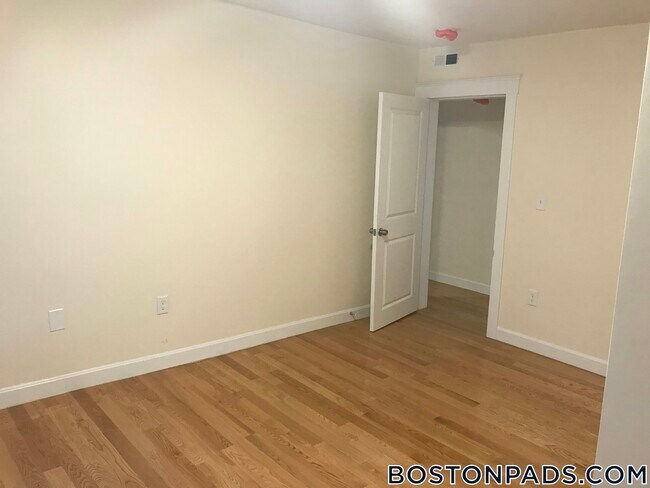 21-23-23 Weitz St unit 3, Boston, MA 02134 - photo 5