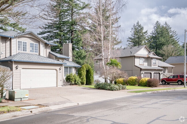 Homes with beautifully landscaped yards line the streets of Beaver Creek.