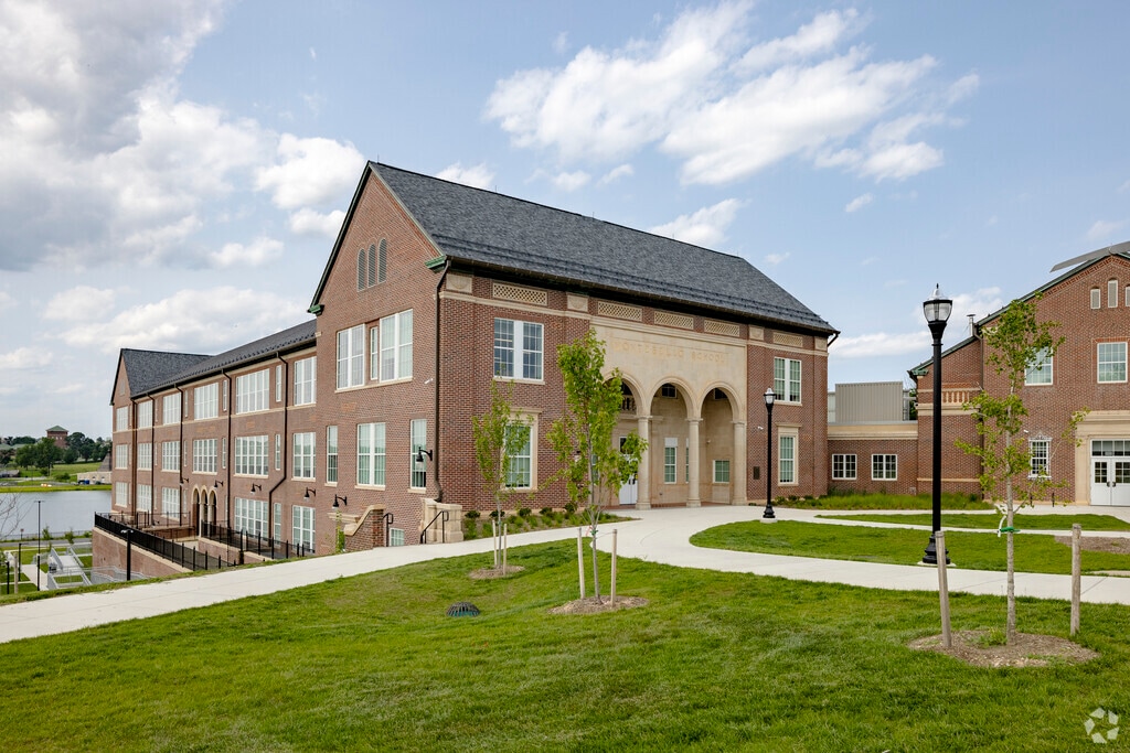 Montebello Elementary School building in Mayfield-Montebello.