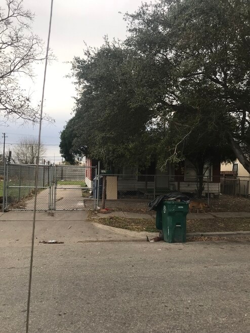 229 Vera Cruz St, Corpus Christi, TX 78405 - photo 1