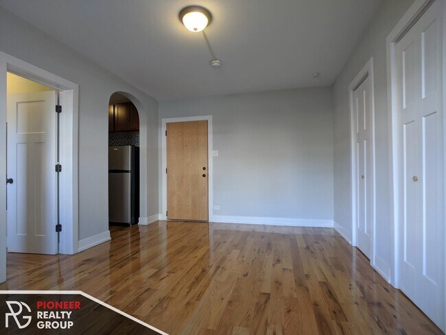 560 W Arlington Place unit 607, Chicago, IL 60614 - photo 4