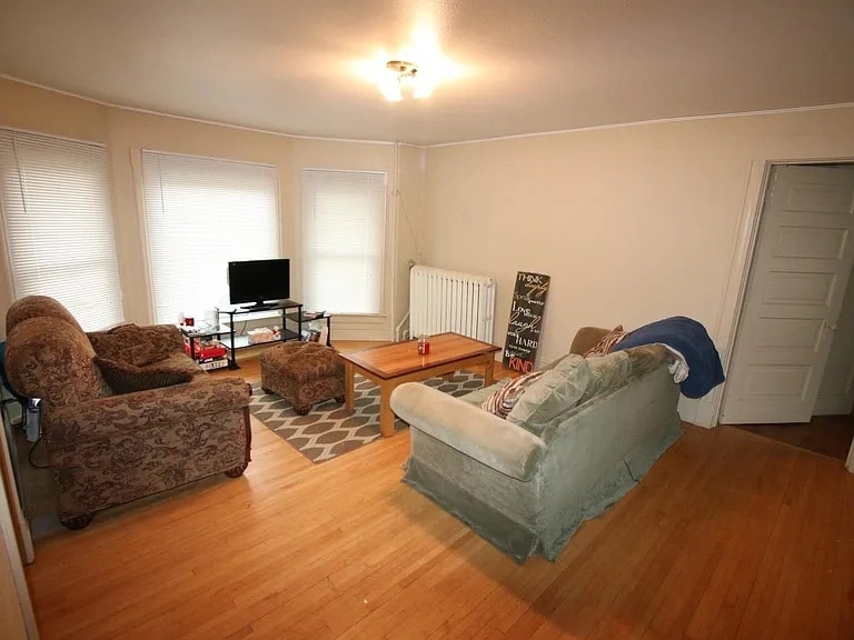 177 E 9th St unit Upstairs, Winona, MN 55987 - photo 1