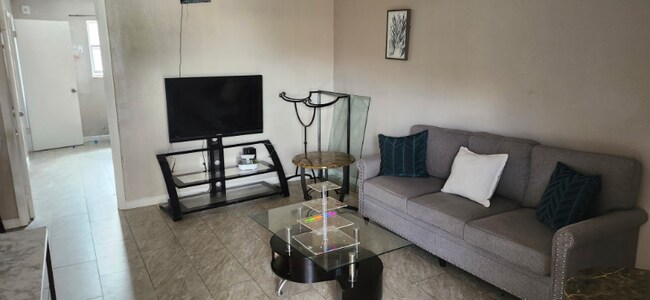 80 W 23rd St unit 12, Hialeah, FL 33010 - photo 5