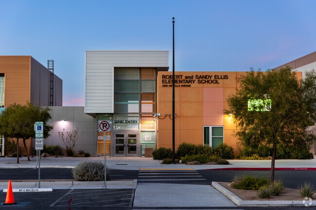 Robert and Sandy Ellis Elementary Photo 3