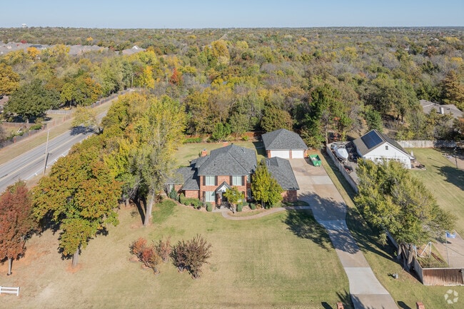 Kickingbird offers residents expansive homes with the privacy of old-growth trees.