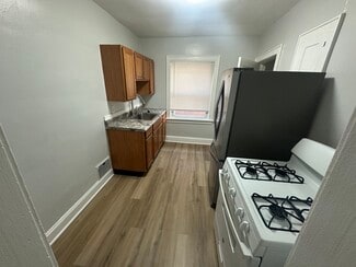 7008 Plainfield Rd, Cincinnati, OH 45236