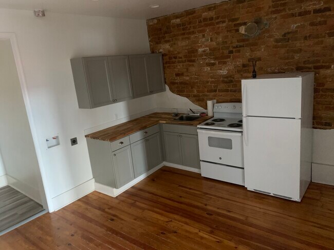 319 N Main St unit 319 A, Lawrenceville, VA 23868 - photo 2