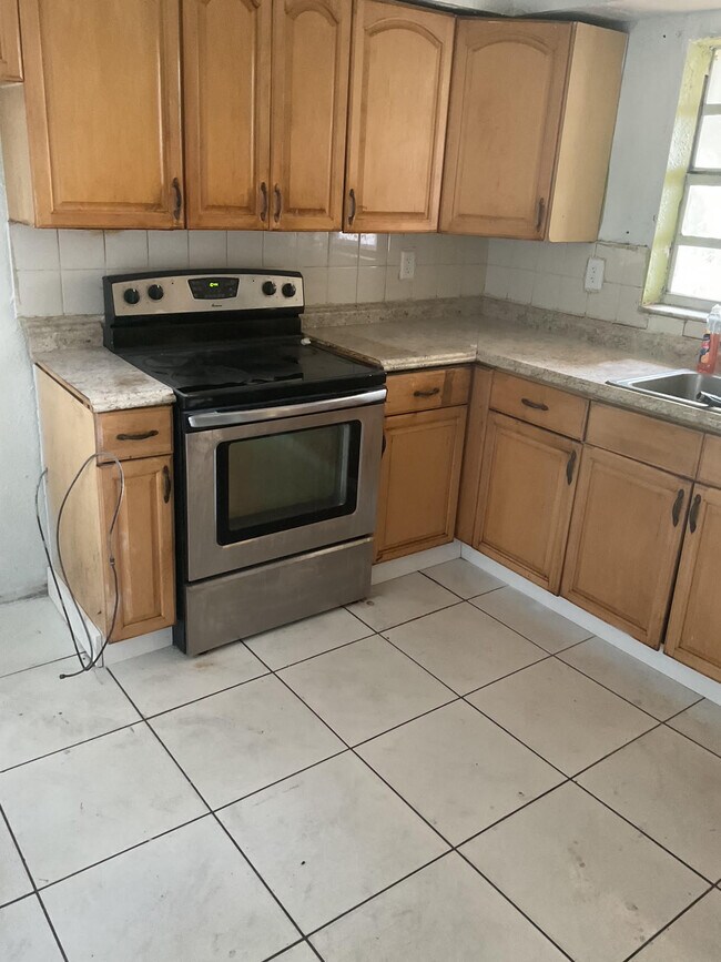 2900 NW 10th Ct, Fort Lauderdale, FL 33311 - photo 5