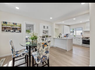 1055 N 68th St, Wauwatosa, WI 53213
