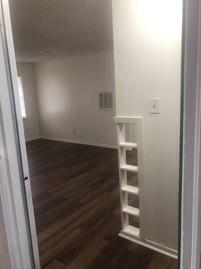 Belle Vue Villa Apartments, Plaquemine, LA 70764 - photo 2