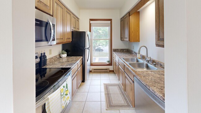 High Point Commons Apartments, Madison, WI 53719 - photo 3