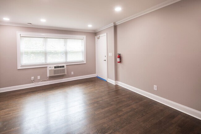 Regency Manor: In-Unit Washer & Dryer, Cold Water Included, Cat & Dog Friendly, and Custom Closets, Hackensack, NJ 07601 - photo 7