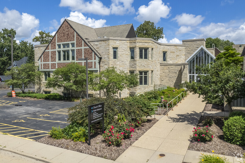 The Cooperative School is a private elementary school.
