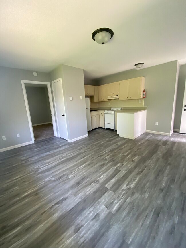 Pine Manor Apartments, Kokomo, IN 46902 - photo 3