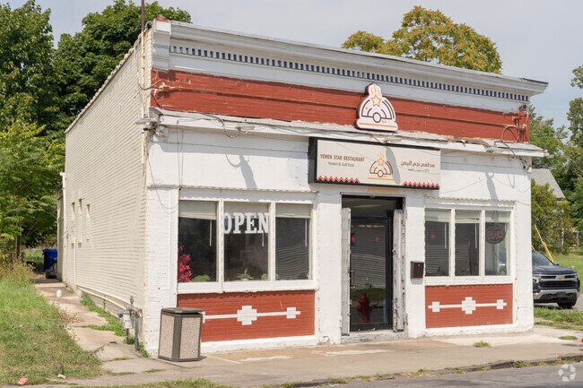 Yemen Star Restaurant in Broadway-Fillmore has over 120 amazing reviews on Google.
