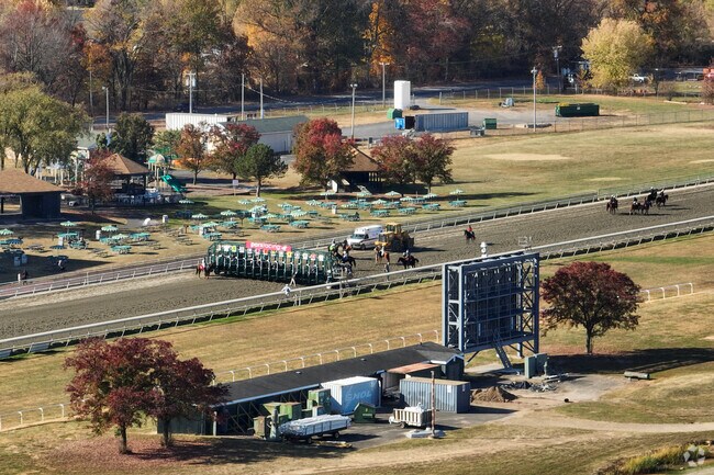 Enjoy live throubread racing at Parx Casino & Racetrack in Bensalem.