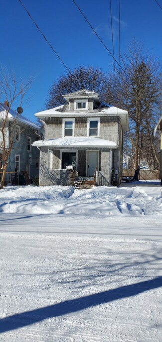 532 Lathrop St, Lansing, MI 48912