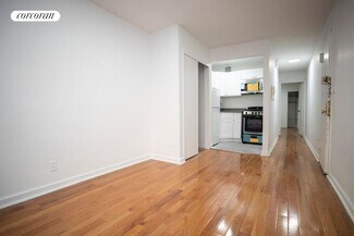 320 W 22nd St, New York, NY 10011