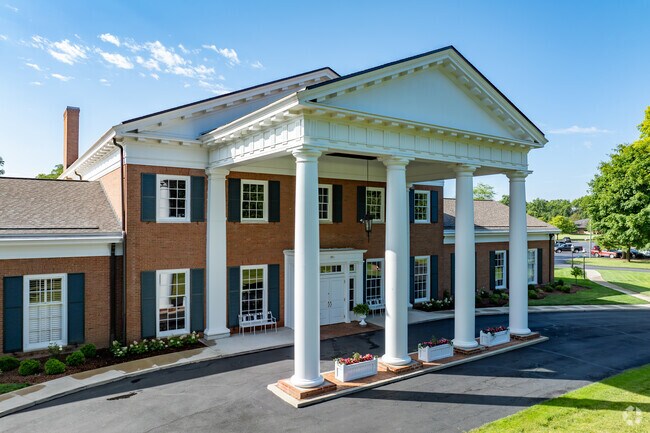 Where refined elegance meets world-class amenities – Columbus Country Club.