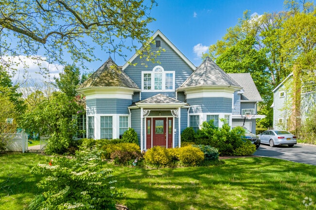 A cute victorian style home in Roslyn.