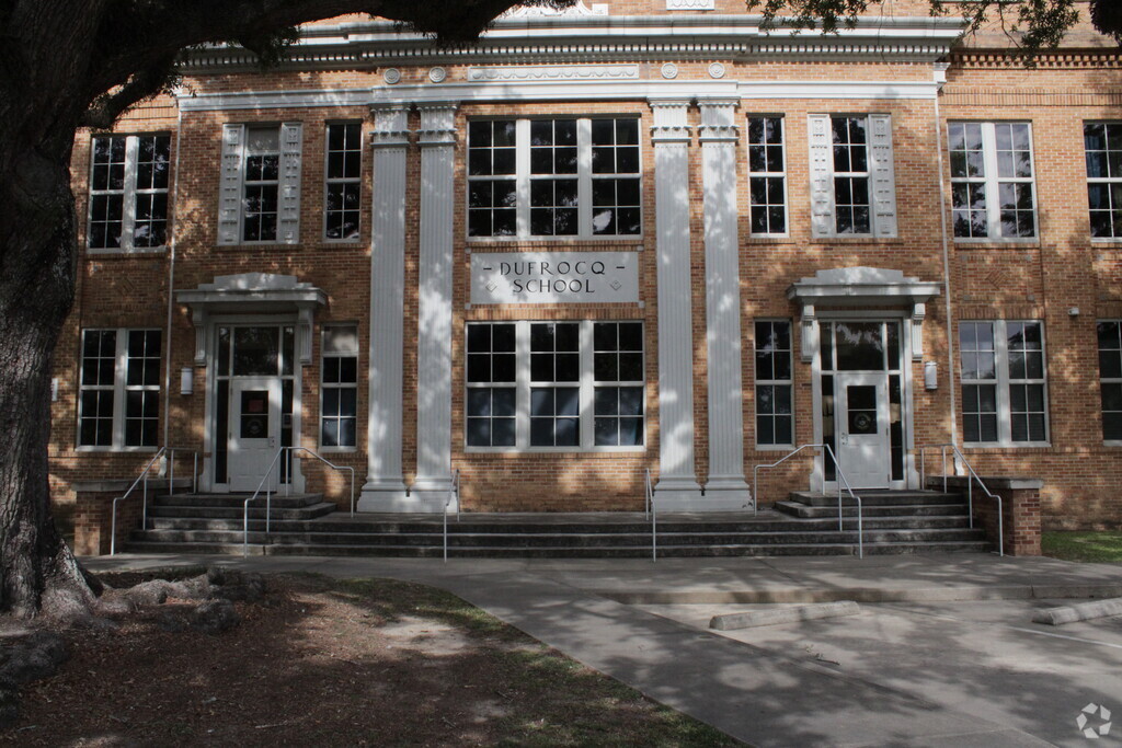 Main entrance to The Dufrocq School in Garden District, Baton Rouge LA