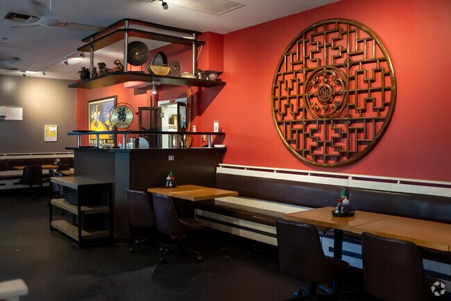 Saigon Cafe is a favorite local spot in Wailuku, serving Asian fare.